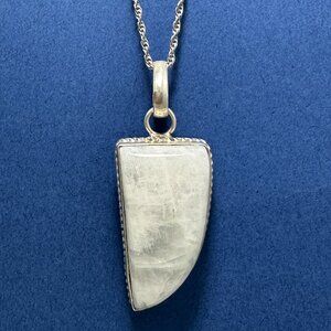 925 Sterling Silver 18" Necklace w/ Moonstone Claw pendant